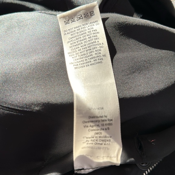 Rick Owens Black Leather Jacket with Exaggerated Padded Shoulders - Picture 6 of 6